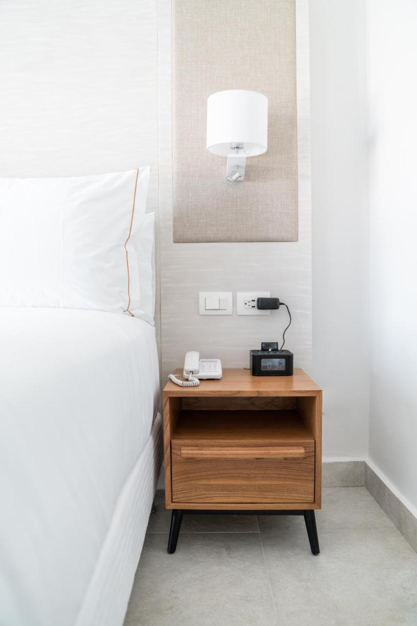 Senator Puerto Plata酒店 外观 照片 A bedside table